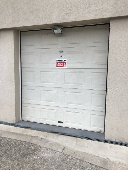 Sekcijska Garazna Vrata 256 X 251 Sa Dva Daljinska I Novim Motorom