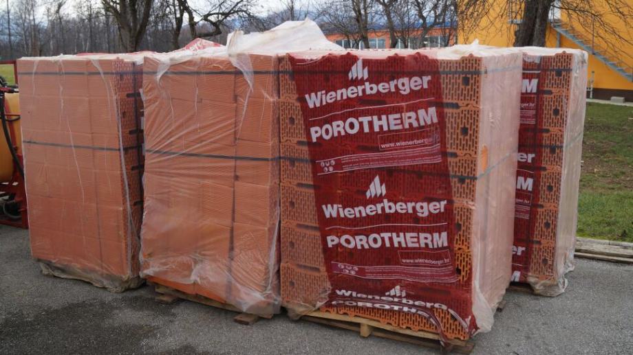 Дом из теплой керамики. Керамических блоков porotherm 38 thermo. Поротерм 38 термо. Блок поротерм 380 в поддоне. Поддон поротерм.