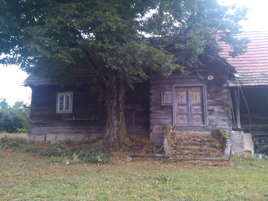 Drvena Hrastova Ku a Za Preseliti