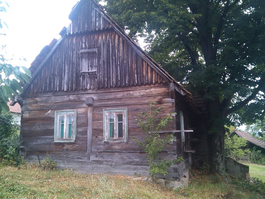 Drvena Hrastova Ku a Za Preseliti