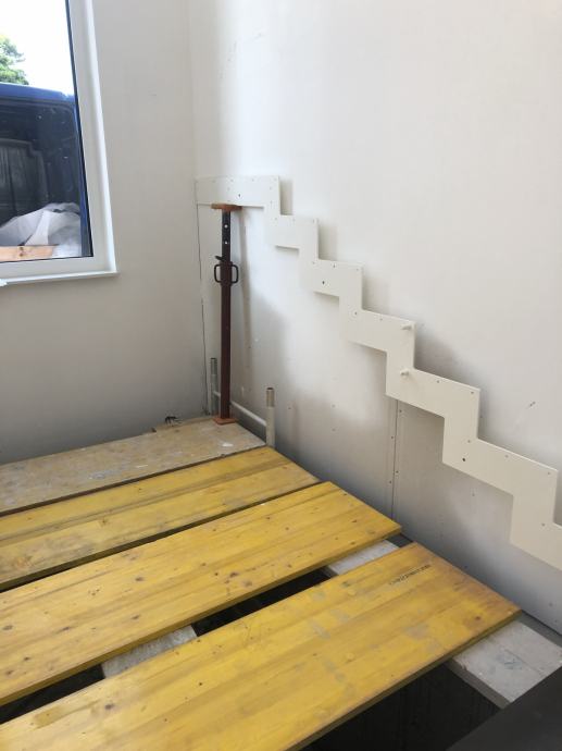 Metalna konstrukcija za montažne stepenice
