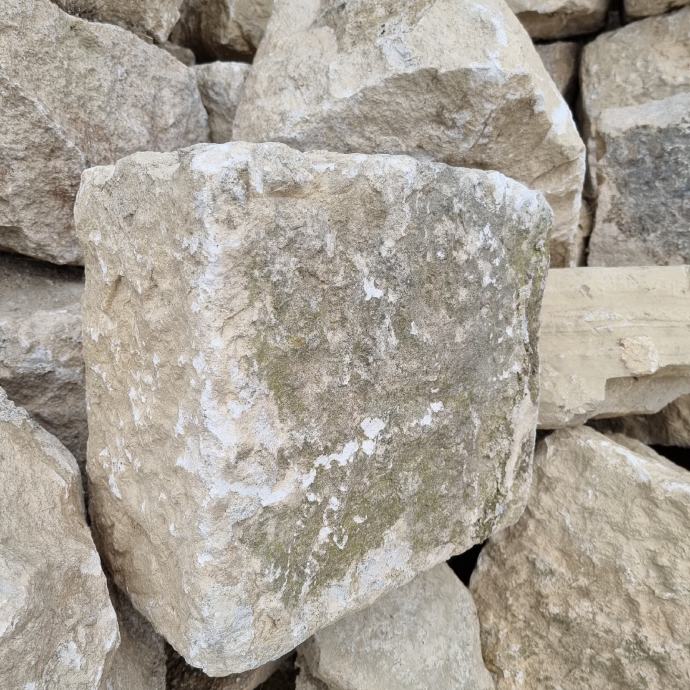 Vace kamene ( kamen ) vrhunsko -  180 kn/komad (ima 100 komada)