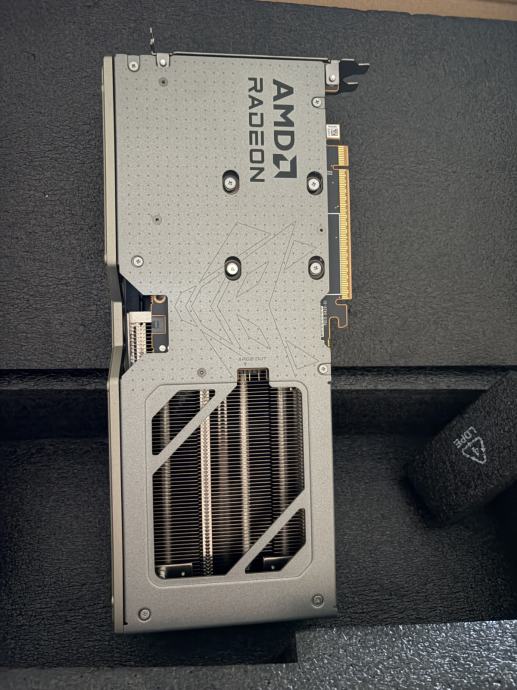 SAPPHIRE AMD RADEON NITRO + PLUS RX 9060 XT 16GB