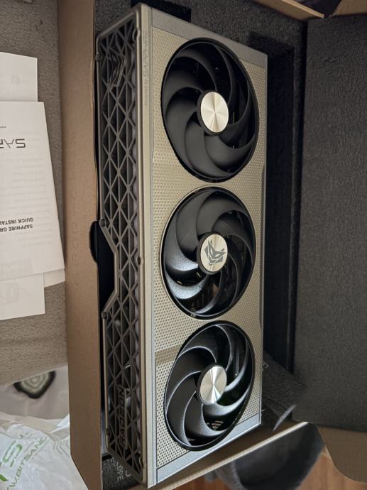 SAPPHIRE AMD RADEON NITRO + PLUS RX 9060 XT 16GB