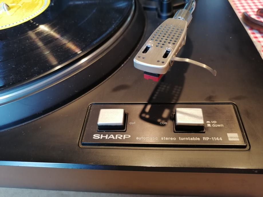 Sharp RP-1144 gramofon