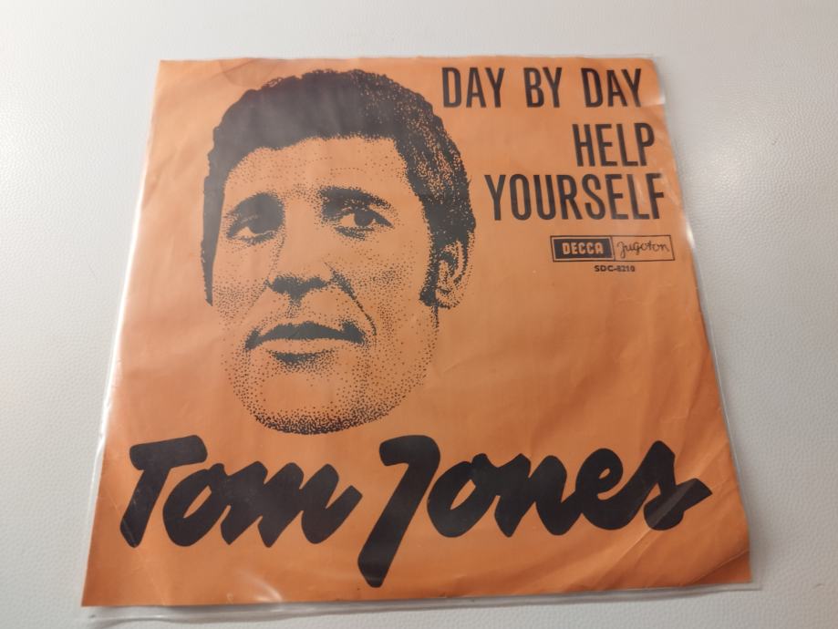 Tom Jones Day By Day / Help Yourself (lijepo očuvana)