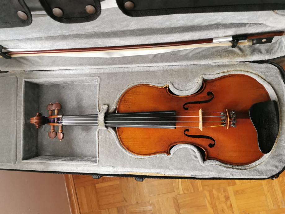 Prodajem Antique L7000 4/4 violinu i gudalo!