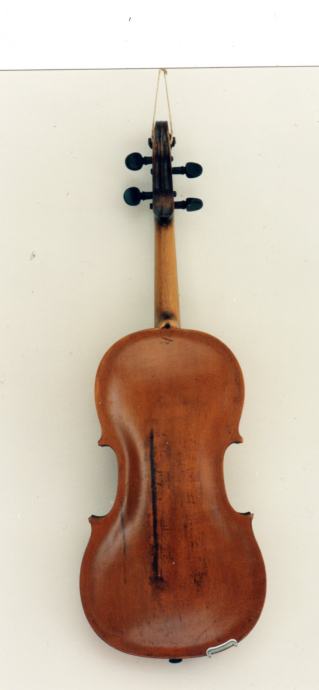 violina 4/4 iz 1740. Odlična! I za solističko sviranje