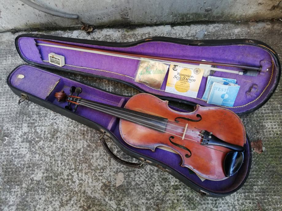 Violina Bela Truppel iz 1912 godine