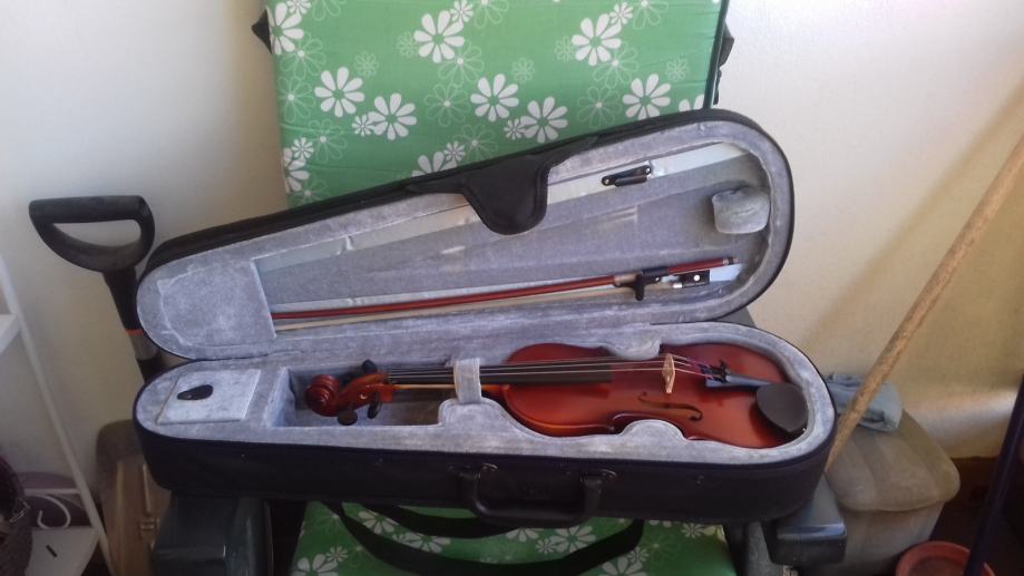 Violina Gewa pure, 1/4 s koferom, u odličnom stanju.