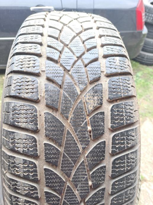 Gume Cjelogodi nje Dunlop 235 55 18 4 Kom Cijena Po Komadu 10 Eura Gume Cjelogodi nje Dunlop 235 55 18 4 Kom Cijena Po Komadu 10 Eura