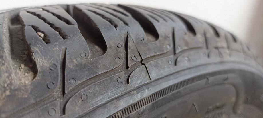 Toyota Altis 205/50 R17: Mengupas Tuntas Performa, Keunggulan, dan Kekurangannya