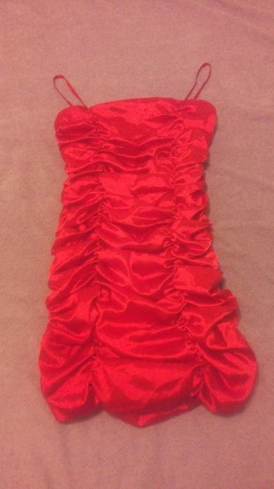 Dvije crvene haljine za 80,00 kn