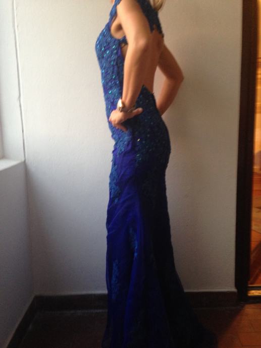 Olivia - Elegantna duga svečana haljina sa V-izrezom