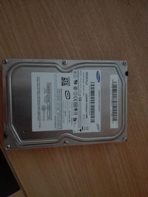 PRODAJEM 2 HARD DISKA