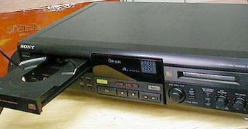 Sony MXD-D1 CD/MD player/recorder combo