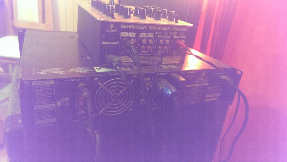 Behringer EP 2500 + Behringer VMX 200