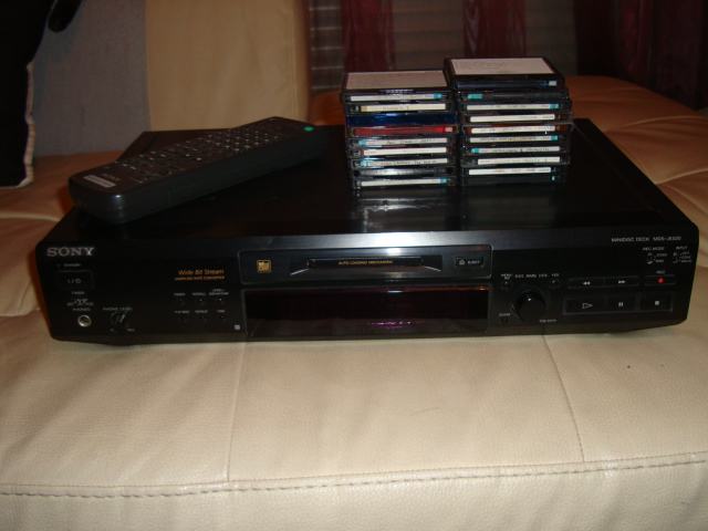 Lecteur MiniDisc Sony MDS-JE520 utilisé avec télécommande