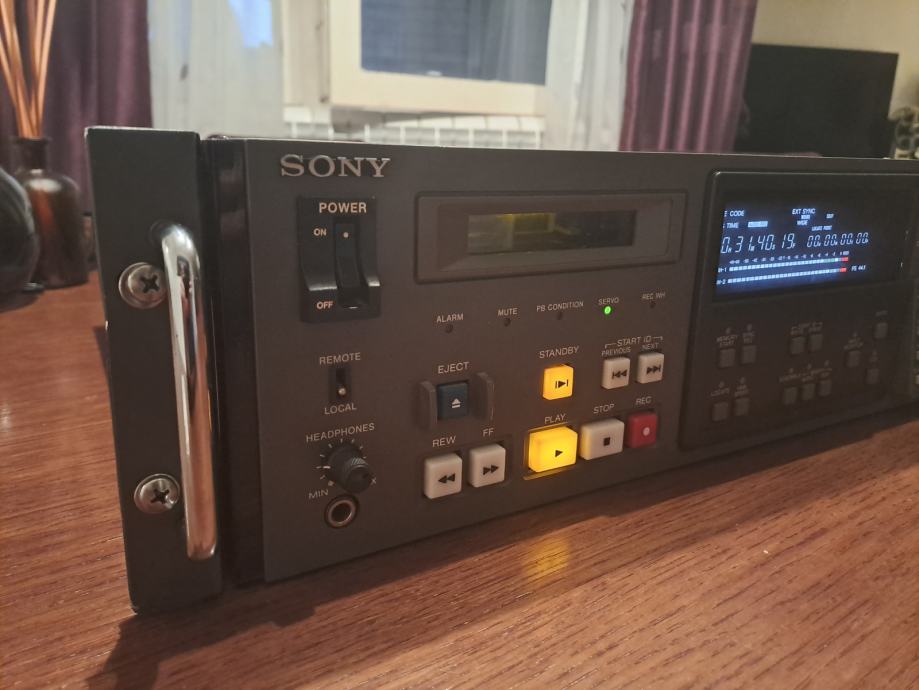 Sony PCM 7010 vrhunski profesionalni DAT plejer i rekorder