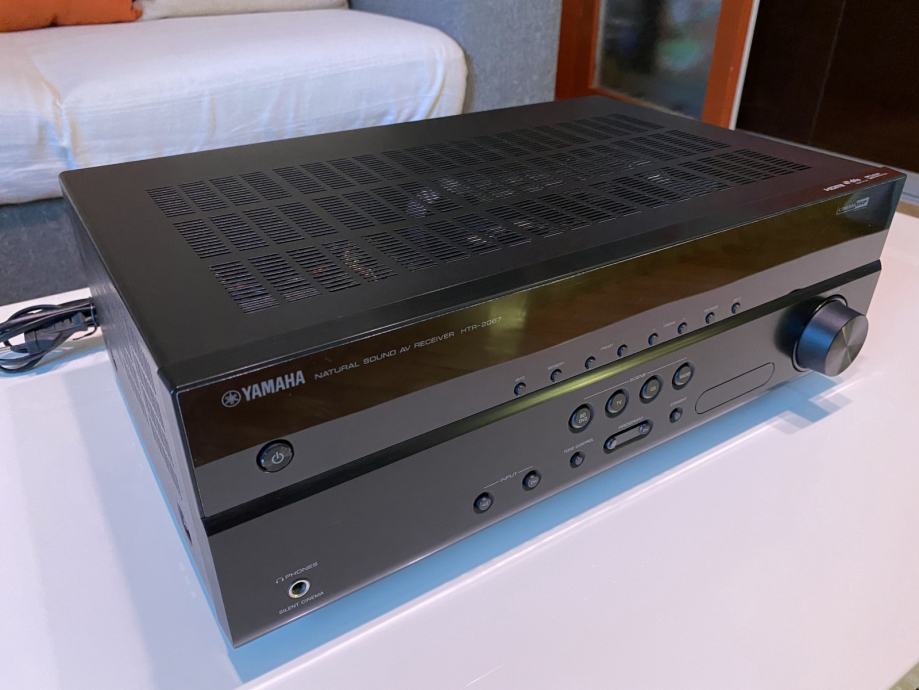 YAMAHA HTR2067 AV Receiverkao nov, bez vidljivih tragova korištenja