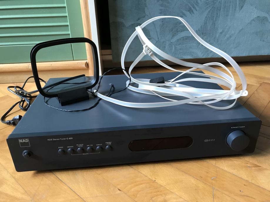 NAD C 425 stereo FM AM tuner