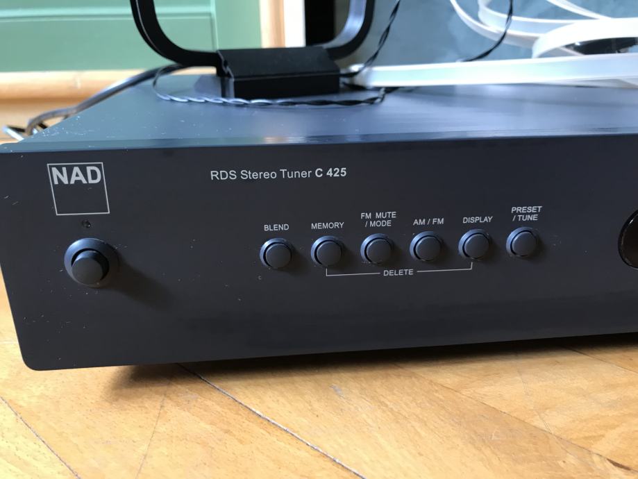 NAD C 425 stereo FM AM tuner