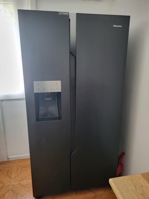 Hladnjak Hisense Sidebyside RS694N4TFE