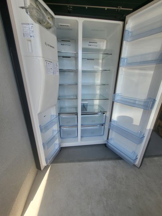 Hladnjak Side by side Hisense RS694N4TFE