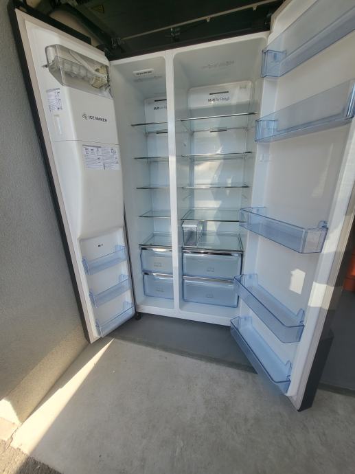 Hladnjak Side by side Hisense RS694N4TFE