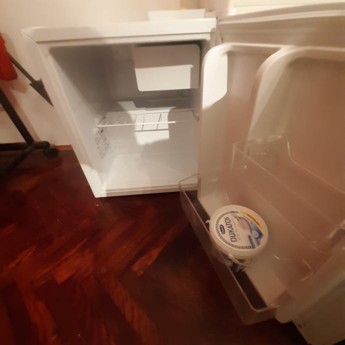 Zanussi mini fridge/bar