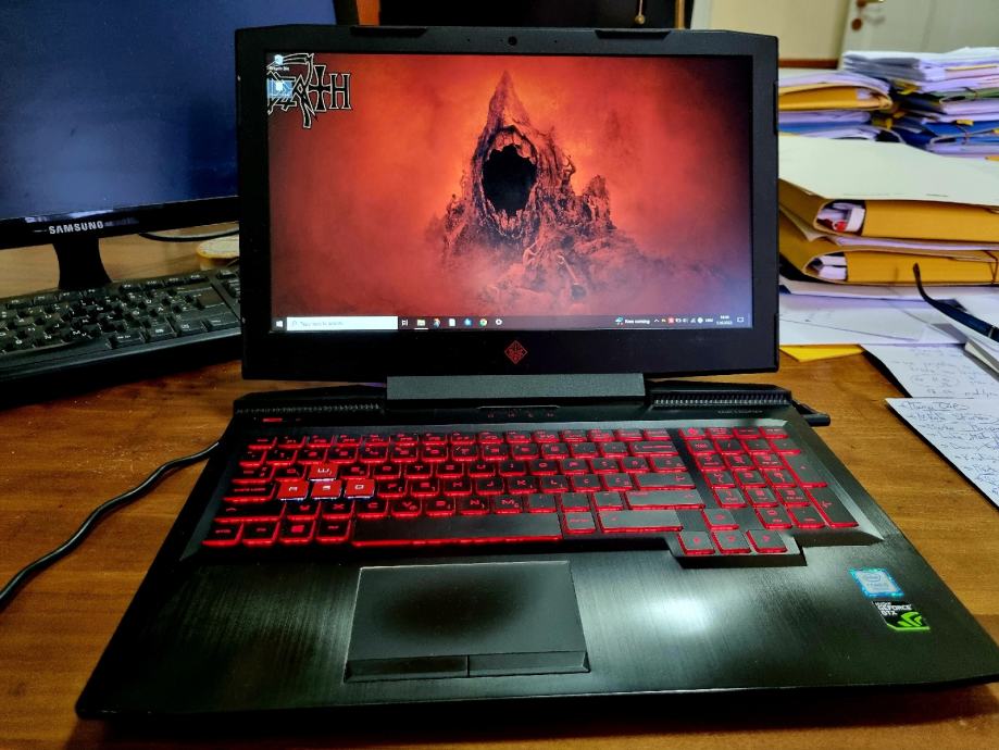 HP Omen 15 Gaming laptop, i5 7300HQ 2.50 GHz, GeForce GTX 1050 4GB