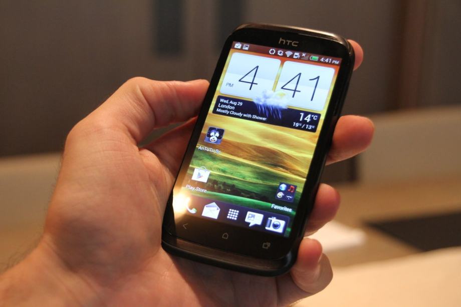 HTC desire X  sa SD karticom - povoljno - sve mreže