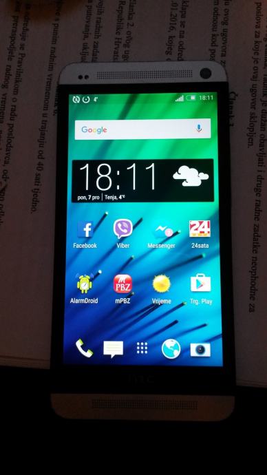 HTC One M7 *pročitati oglas*