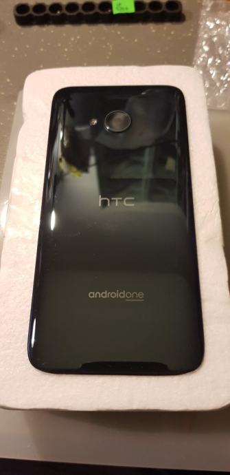 Prodajem zadnji poklppac za HTC U11 Life