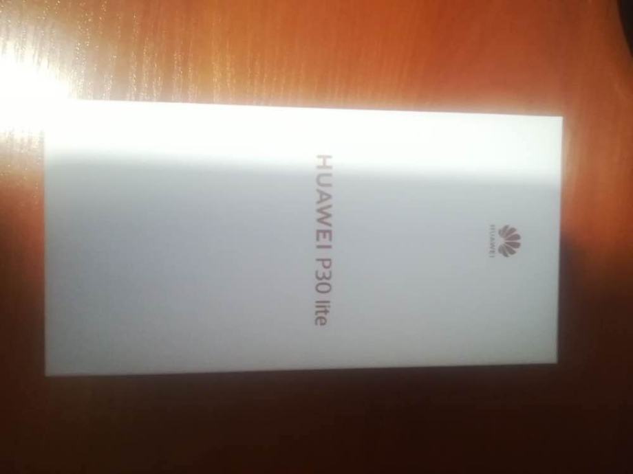 Huawei p30 Lite, zapakirani 1900kn