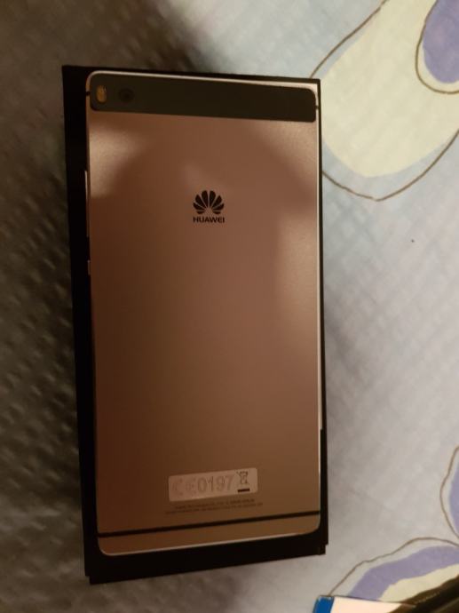 Huawei P8 top stanje