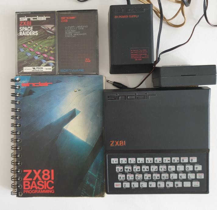Sinclair ZX81 retro racunalo i ZX PS UK700 s uputstvom i 2 SW kazete