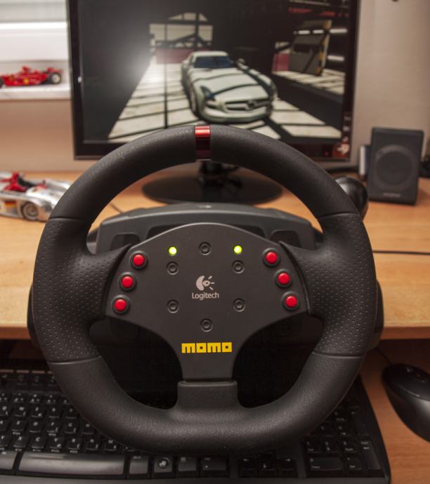 Volan MOMO Racing za PC
