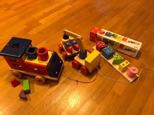 Set drvenih igračaka: vlak, dizalica i slagalica oblika