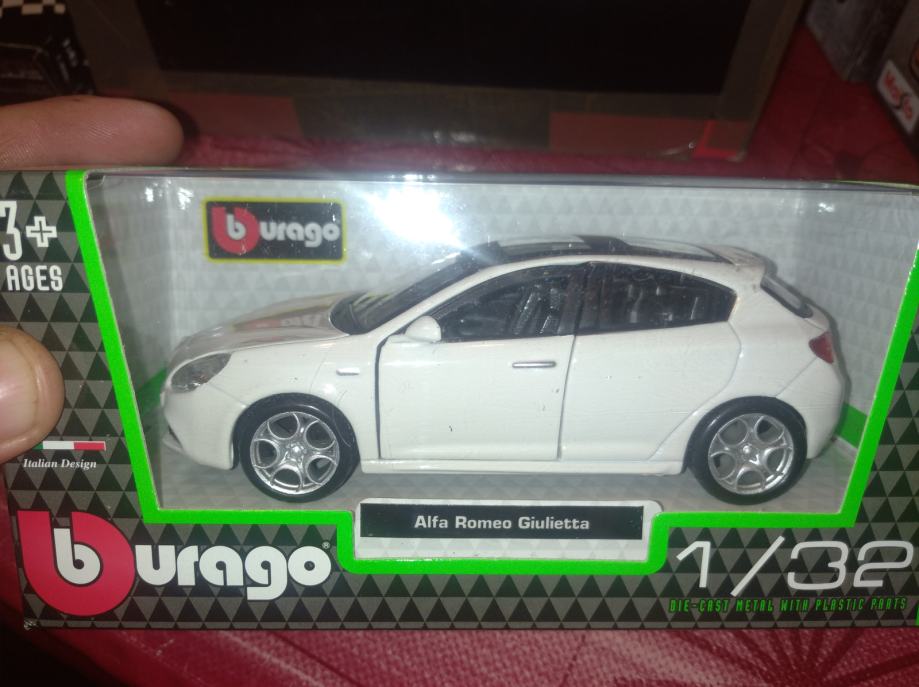 Modèle Réduit Renault Megane Scenic 1:32 Par Burago – Occasion