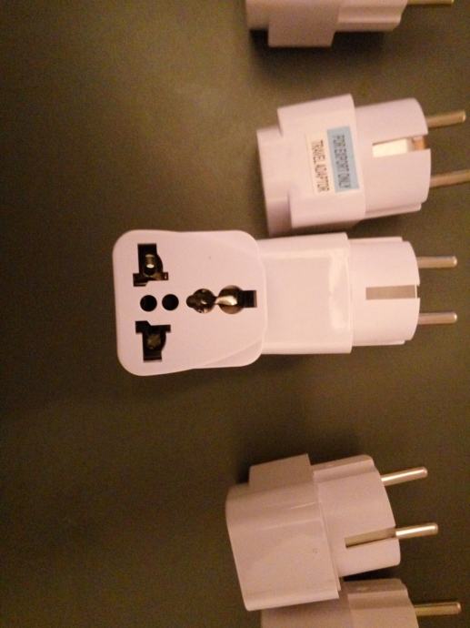 Strujni adapter priključak sa UK,US na EU