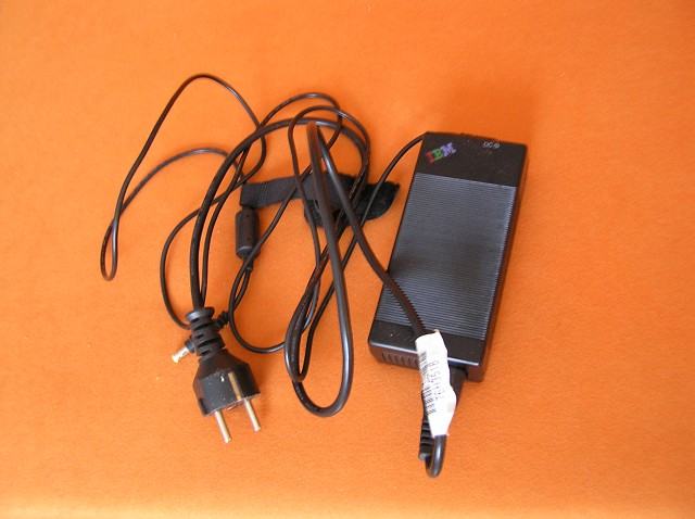 IBM ThinkPad adapter/punjač AC 16V 4.55 A 