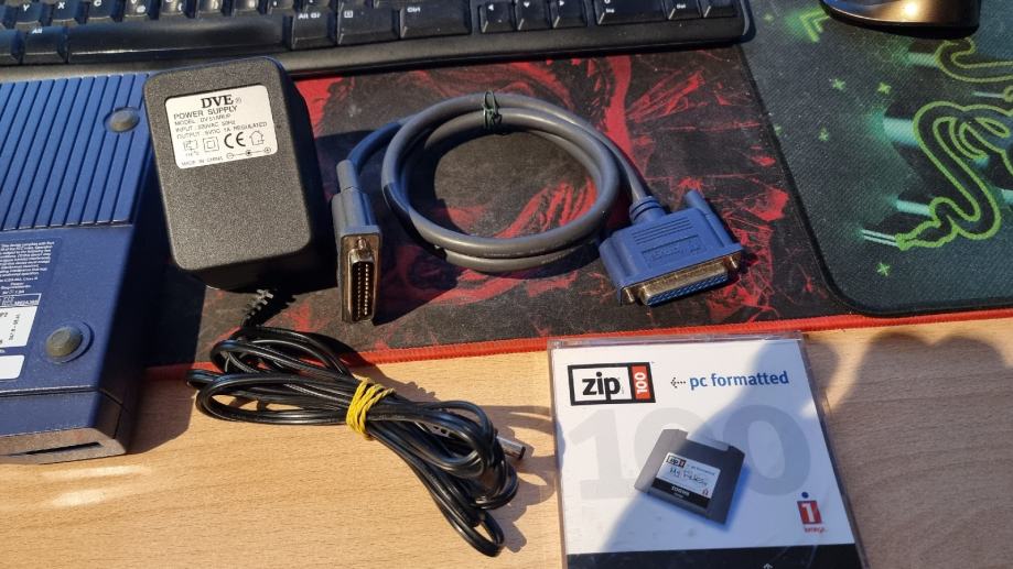 Iomega Zip 100 External Parallel Port Zip Drive Model Z100P2