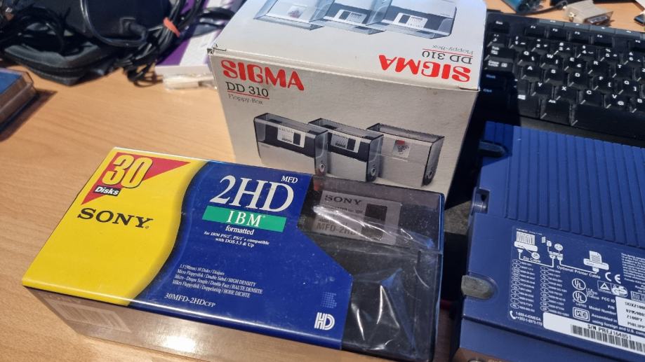 Iomega Zip 100 External Parallel Port Zip Drive Model Z100P2