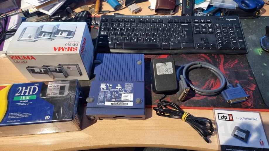 Iomega Zip 100 External Parallel Port Zip Drive Model Z100P2