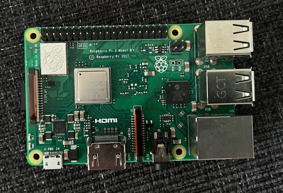 Raspberry Pi 3 B+ sa microSD karticom 32gb