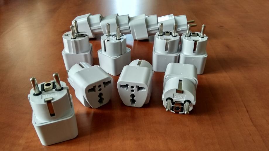 Strujni adapter prilagodnik sa UK,US, AU na EU