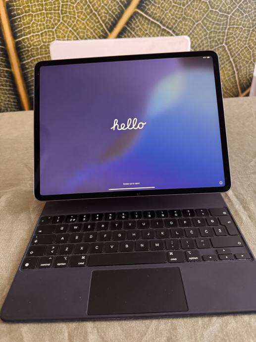 iPad Pro 12.9inch (4th Generation) WiFi + Magic Keyboard (HR)