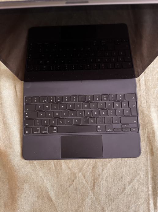 iPad Pro 12.9inch (4th Generation) WiFi + Magic Keyboard (HR)