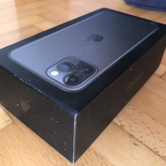 kutija (i nova magenta silikonska stražnja maska) za iPhone 11 Pro
